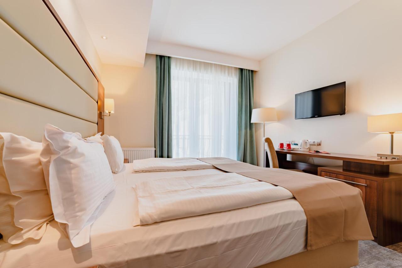 Radsor Hotel Rîşnov Extérieur photo
