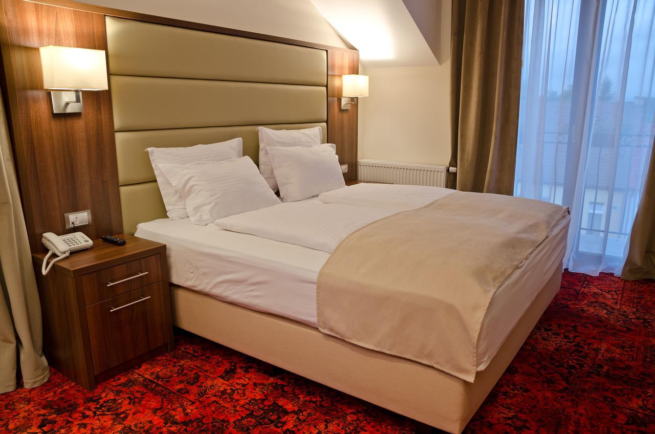 Radsor Hotel Rîşnov Extérieur photo
