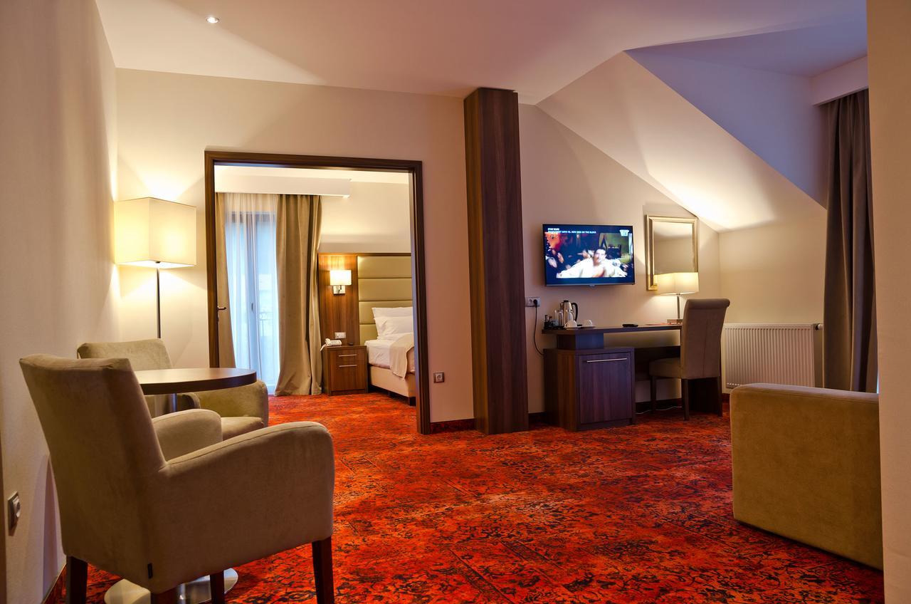 Radsor Hotel Rîşnov Extérieur photo