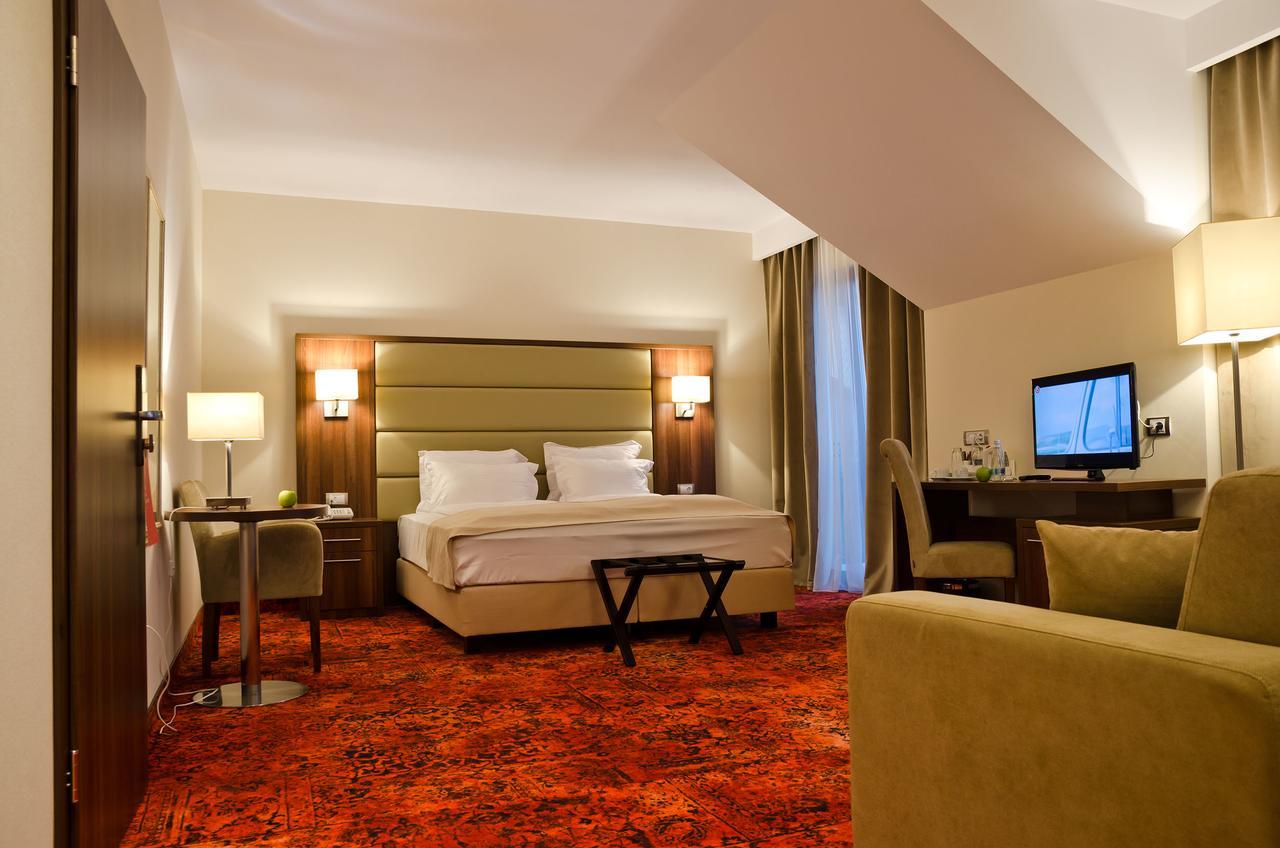 Radsor Hotel Rîşnov Extérieur photo